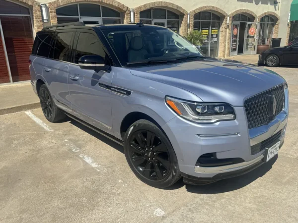 Lincoln Navigator Argentina Blue - Front Angle